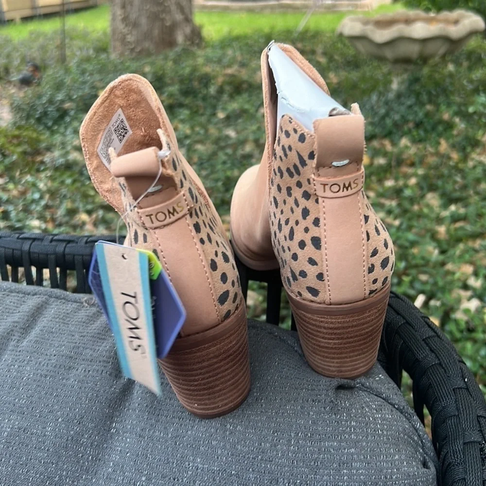 NEW TOMS Everly Women's Tan Cream Leopard Print Side Cut Slip On Ankle Boots